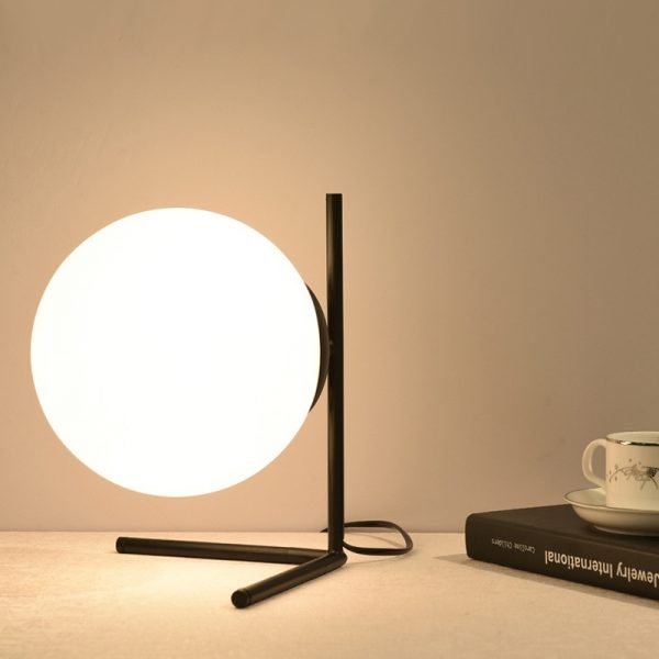 Lampe de table minimaliste en or et en verre blanc, style nordique moderne, avec trépied en fer, pour salon, lampe de bureau, IC